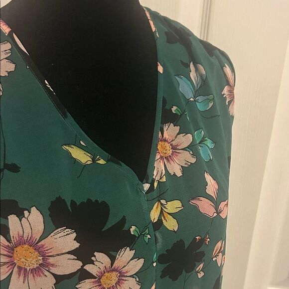 CAbi Teal Floral Sleeveless Blouse B - Picture 4 of 7